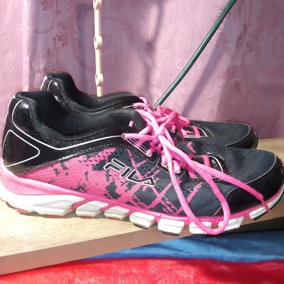 Fila Sneakers - Picture 1 of 1